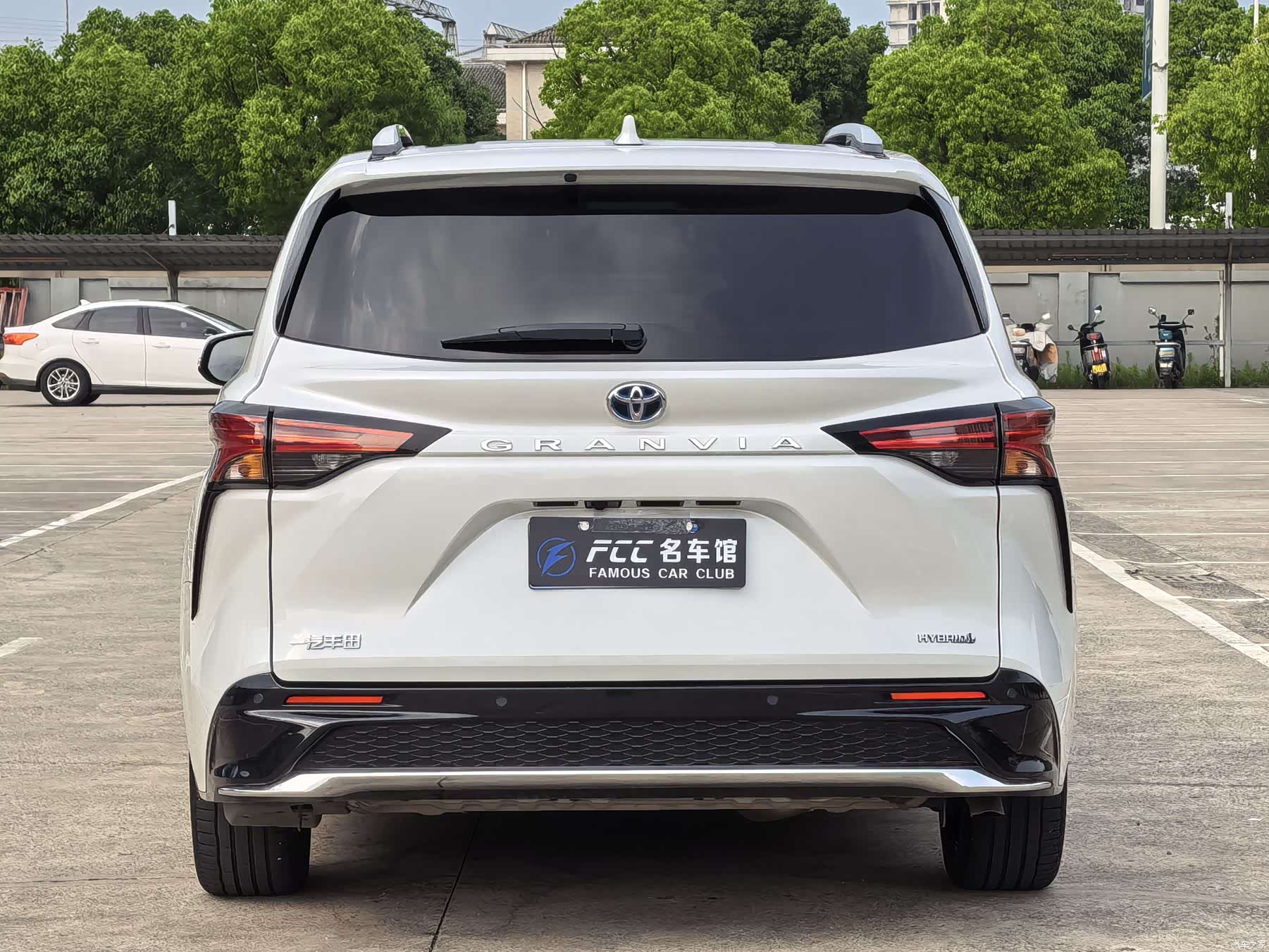 Toyota Granvia, 2024 4