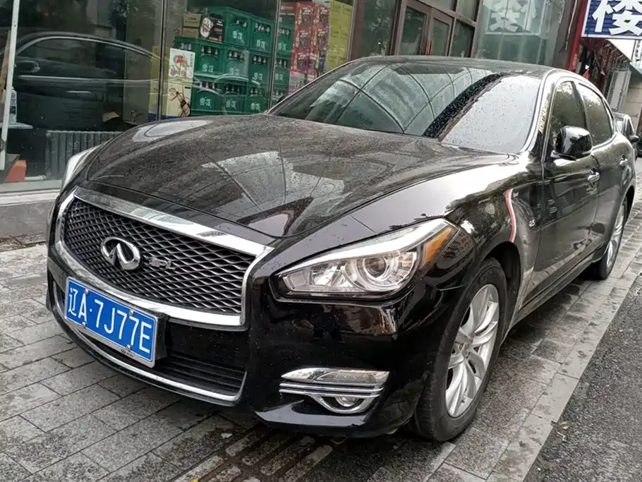 Infiniti Q70