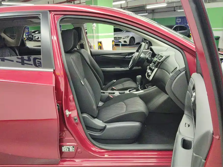 Nissan TIIDA