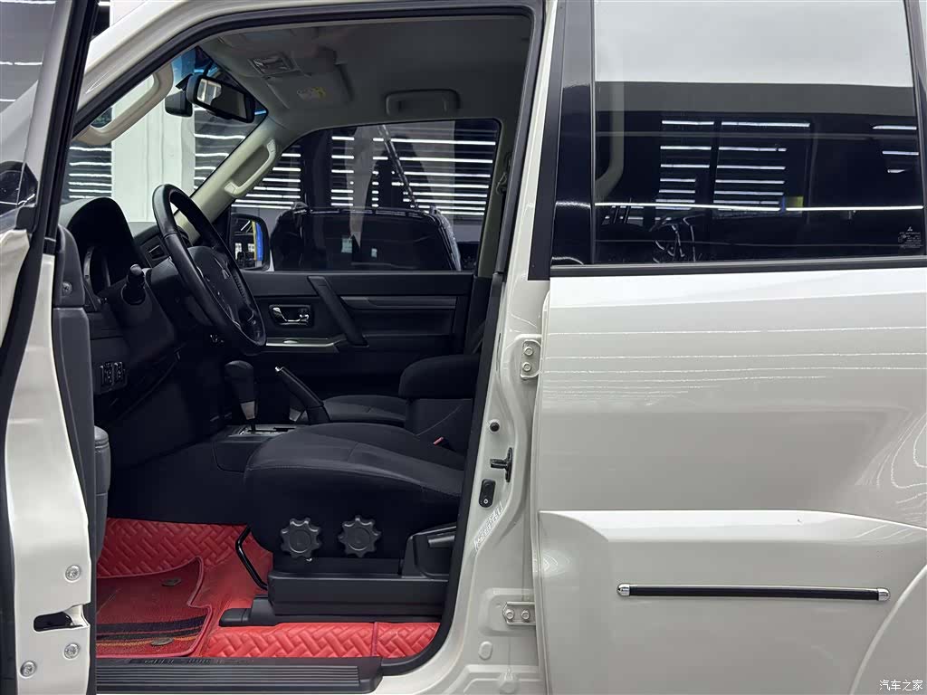 Mitsubishi Pajero, 2020 6