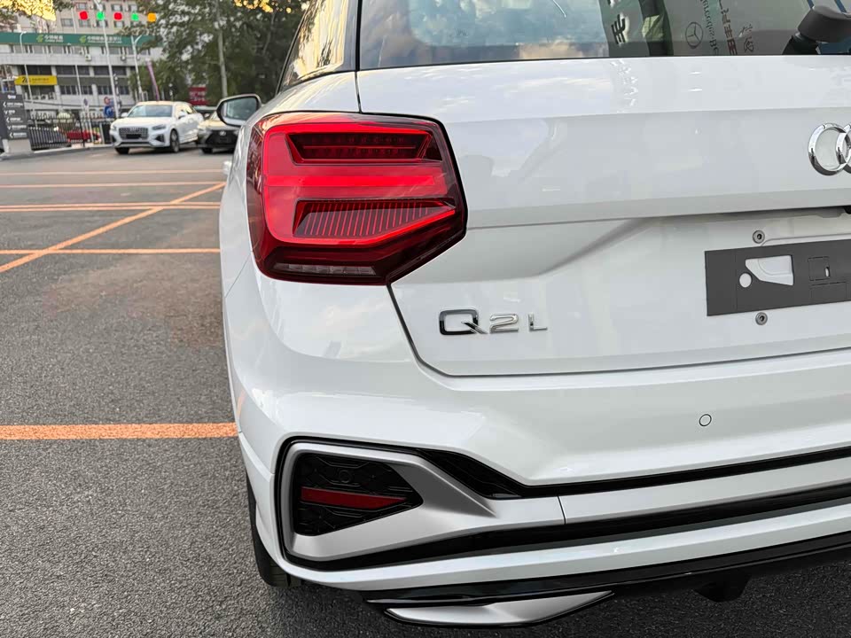 Audi Q2L