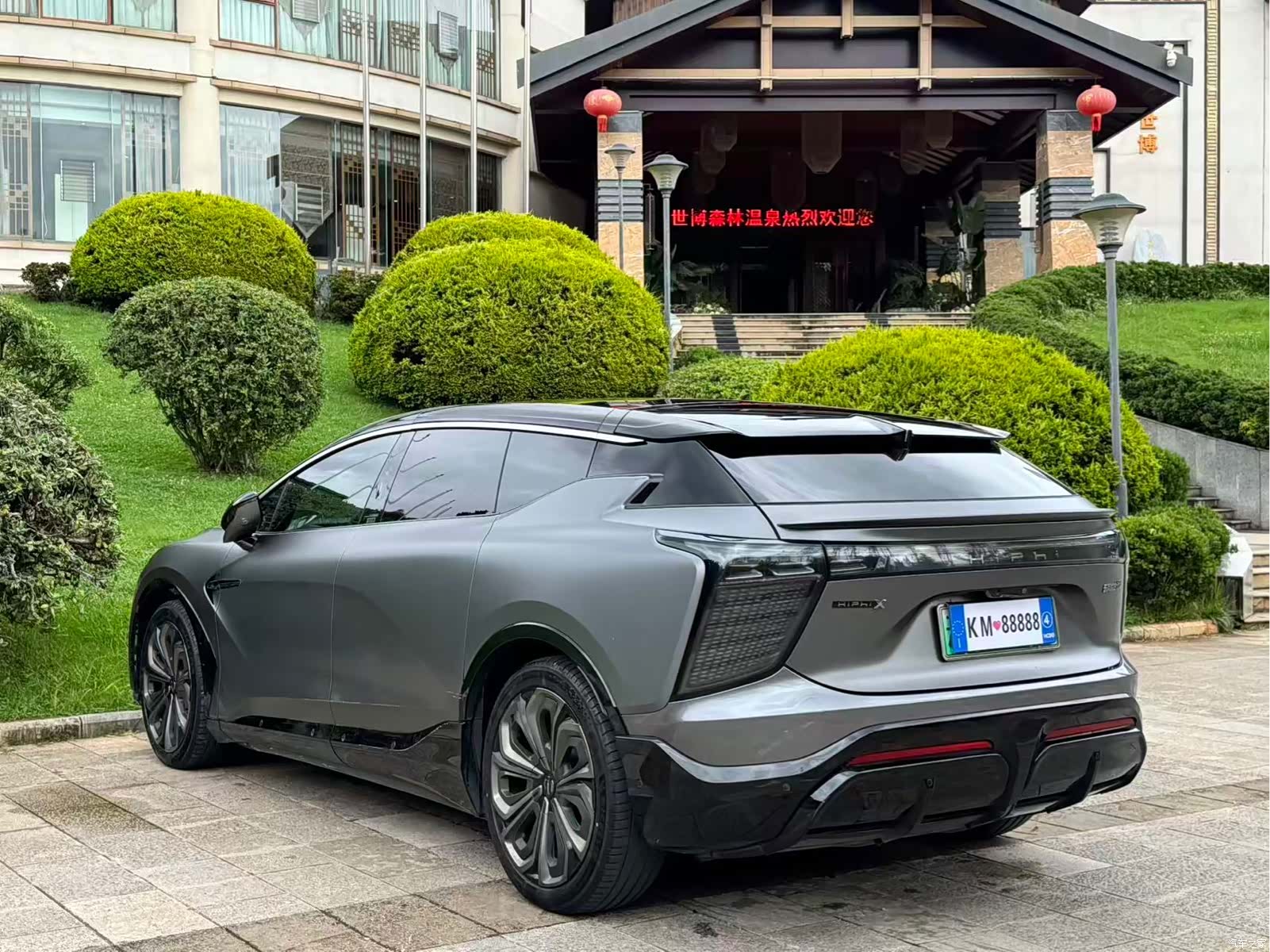 HiPhi X, 2022 6