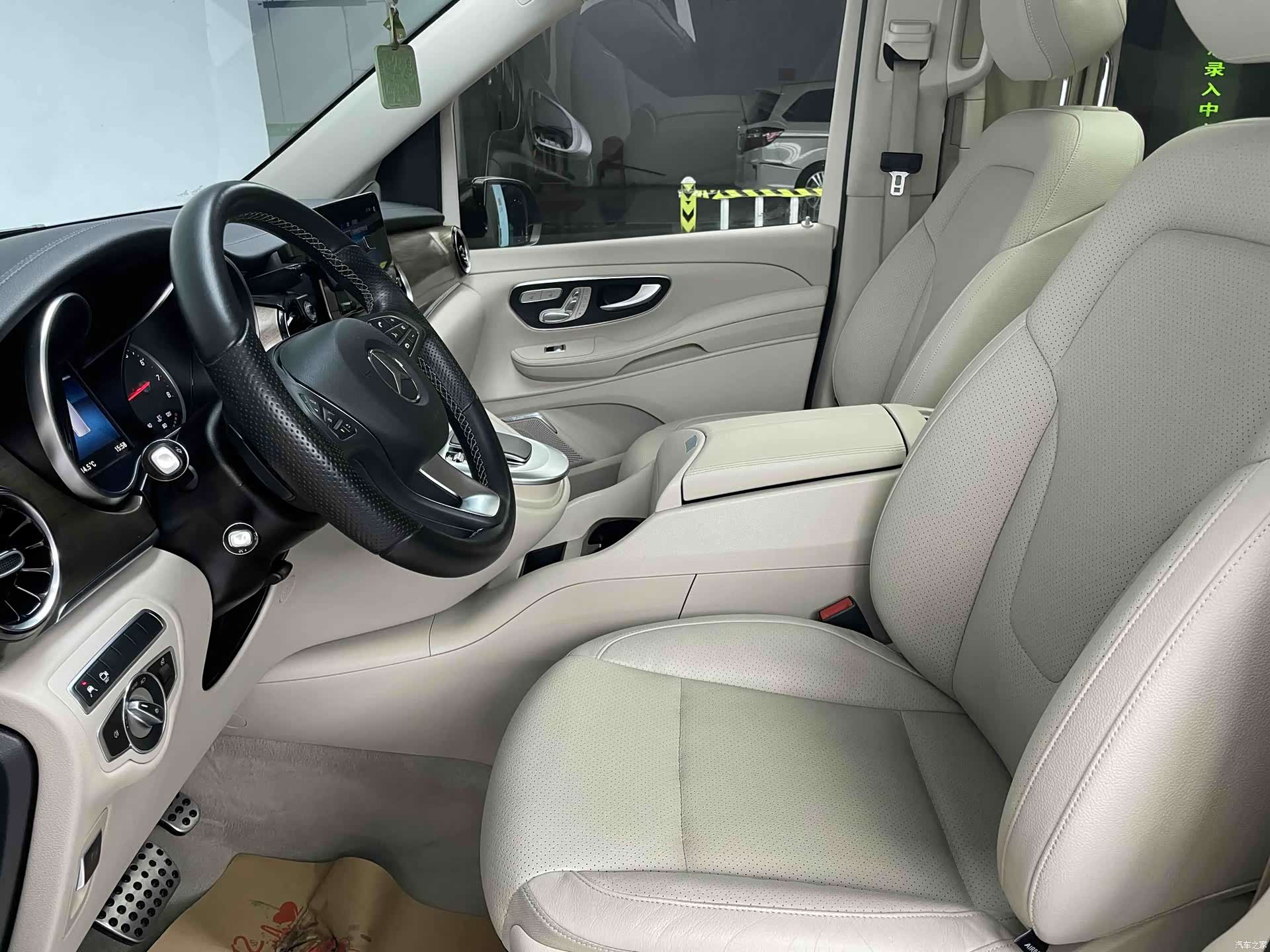 Mercedes-Benz V-Class, 2022 18
