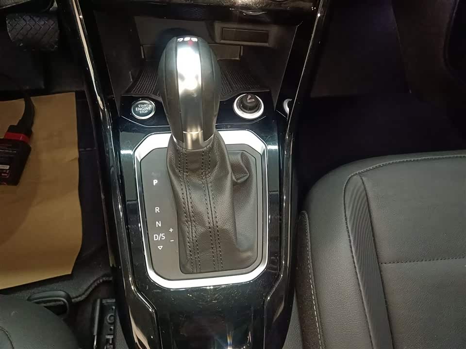 Volkswagen T-ROC exploring Songs