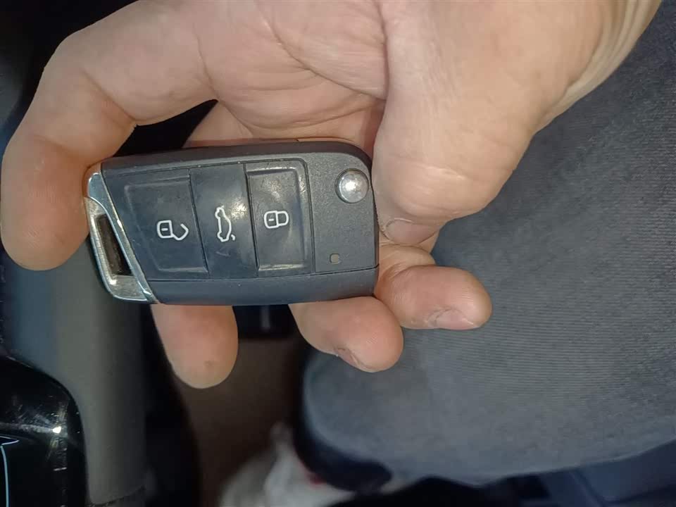 Volkswagen T-ROC exploring Songs