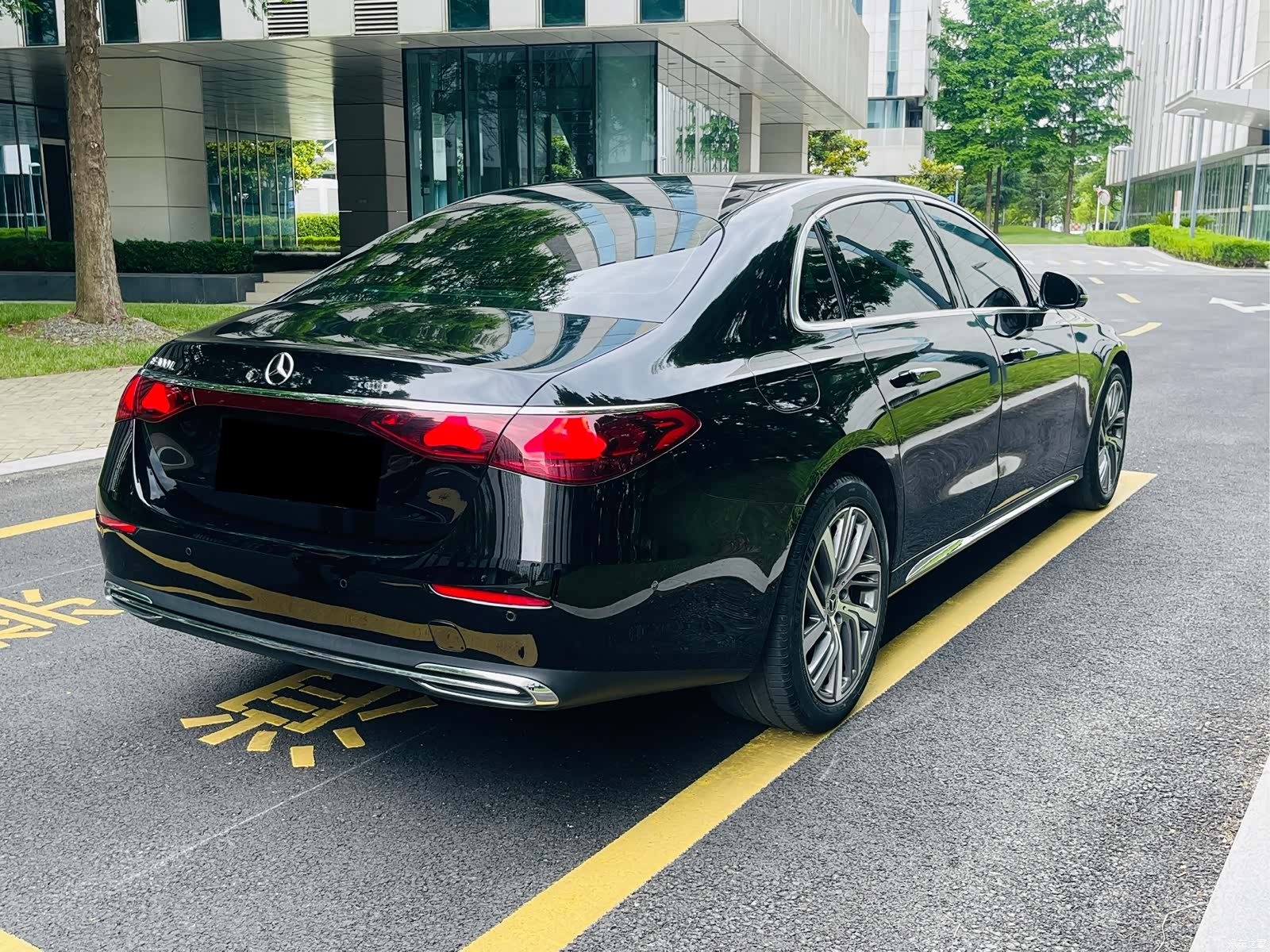 Mercedes-Benz E-Class, 2024 11