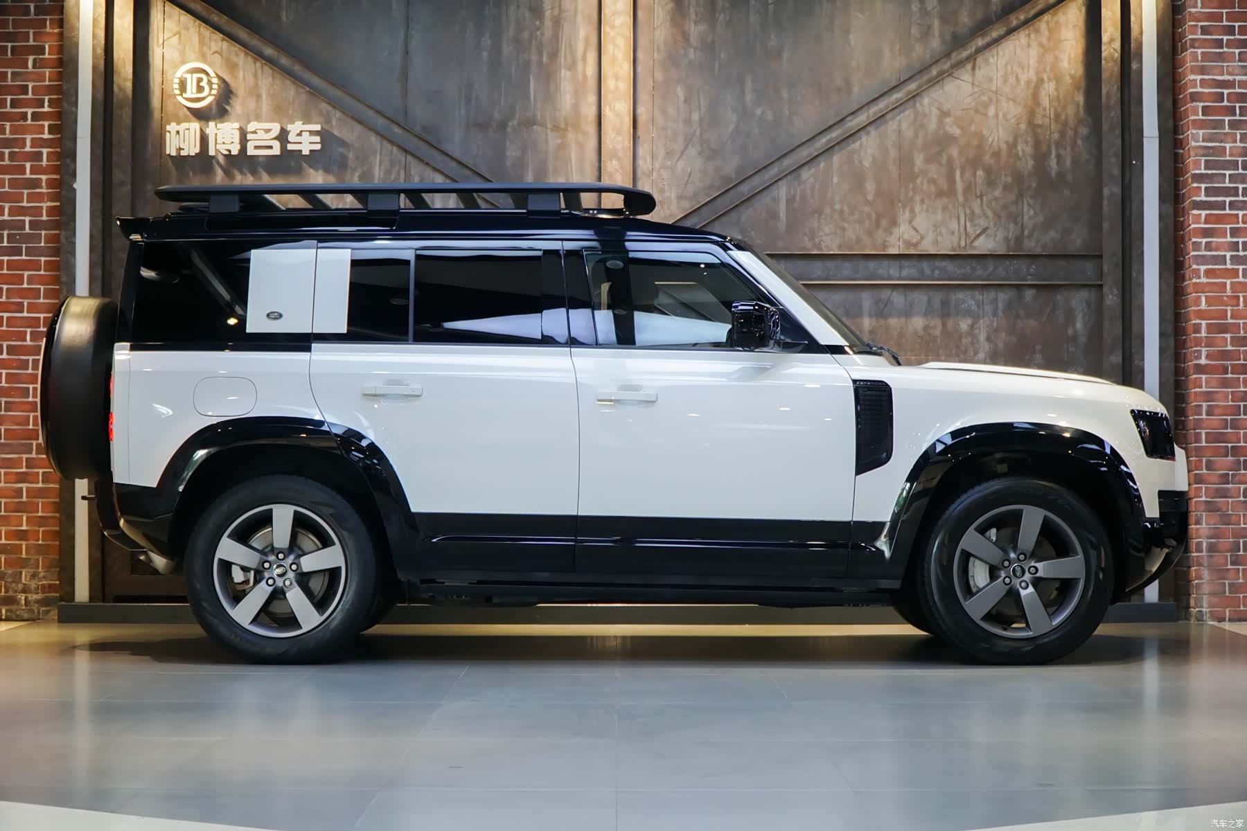 Land Rover Defender, 2023 23