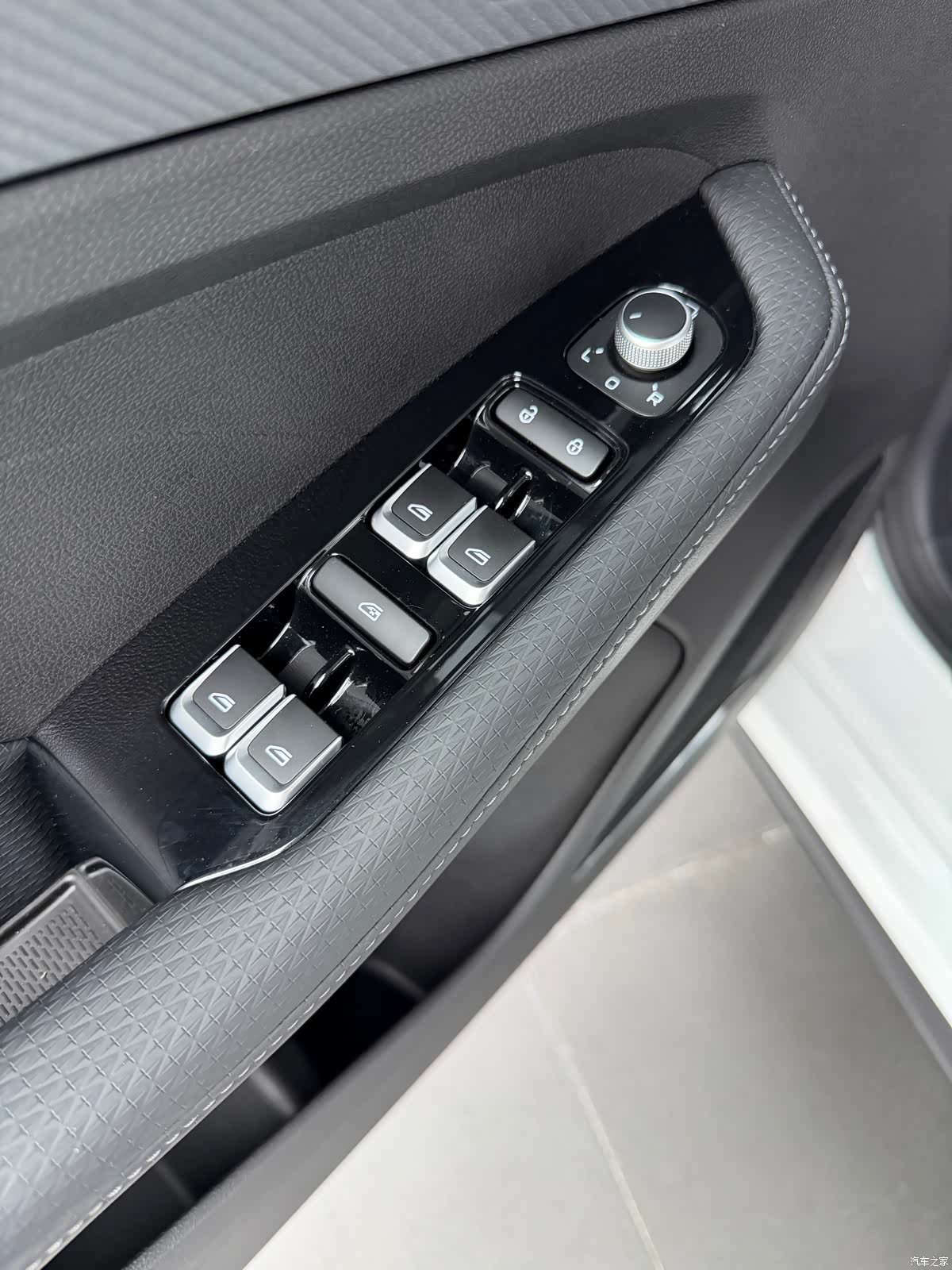 Geely Binray, 2026 12