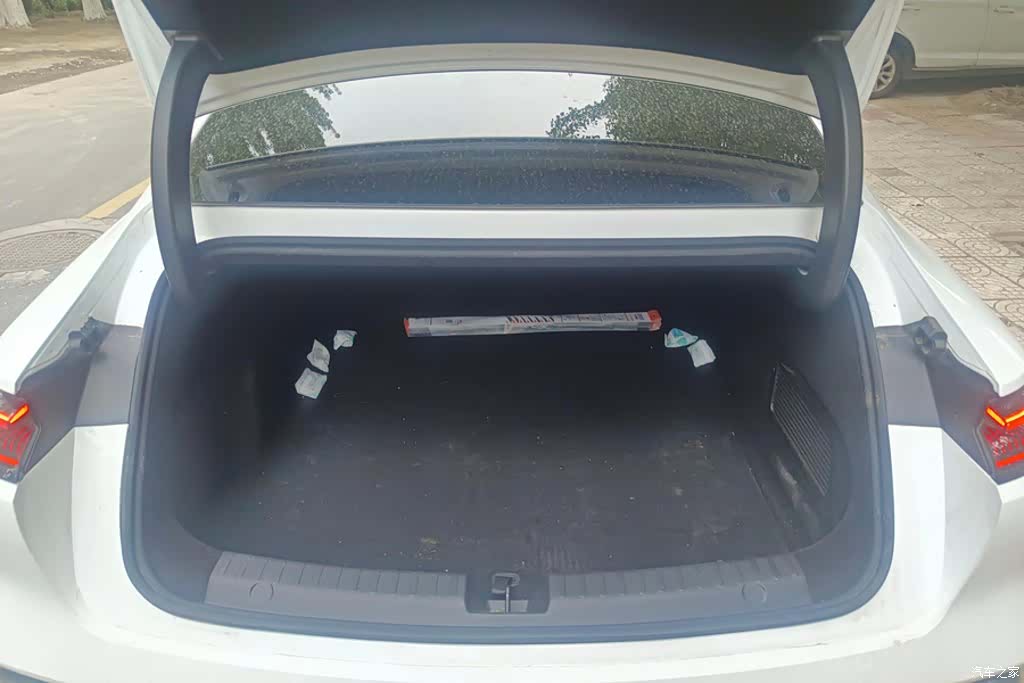 Geely 8, 2025 4
