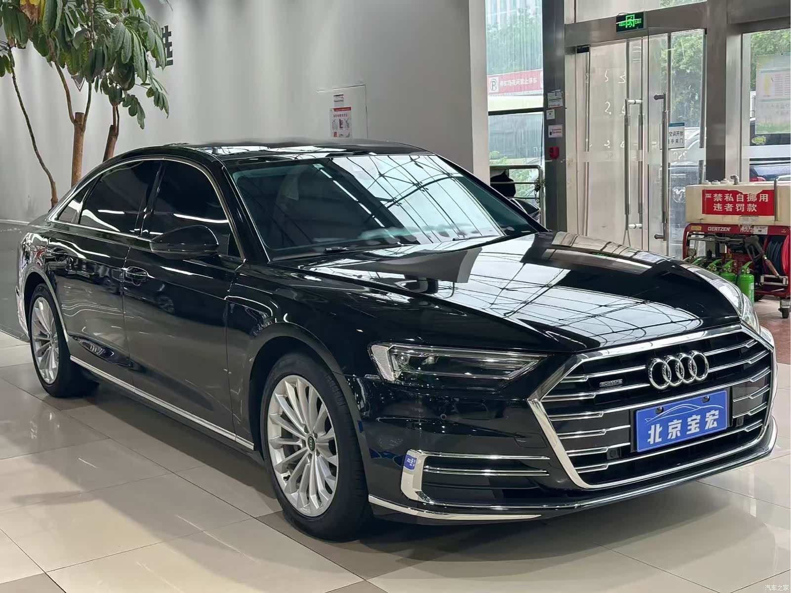 Audi A8L, 2021 3