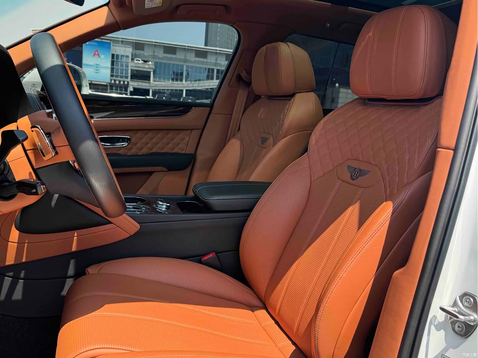 Bentley Bentayga, 2022 8