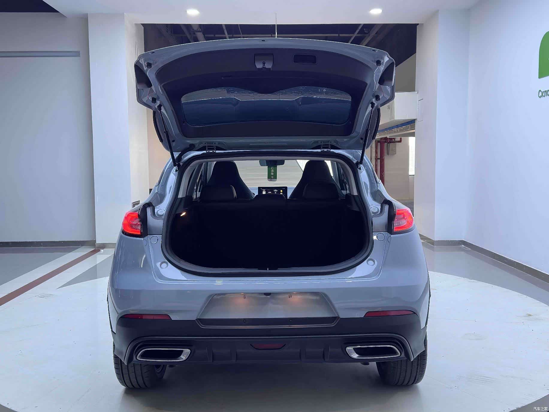 Geely Emgrand, 2022 19