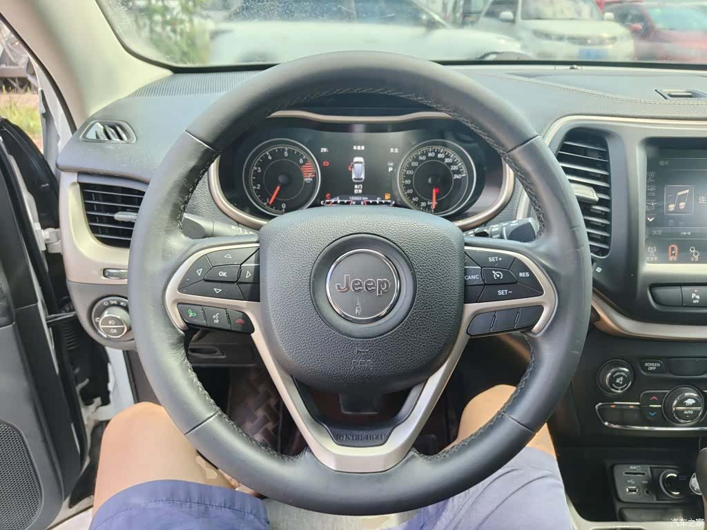 Jeep Cherokee, 2016 11