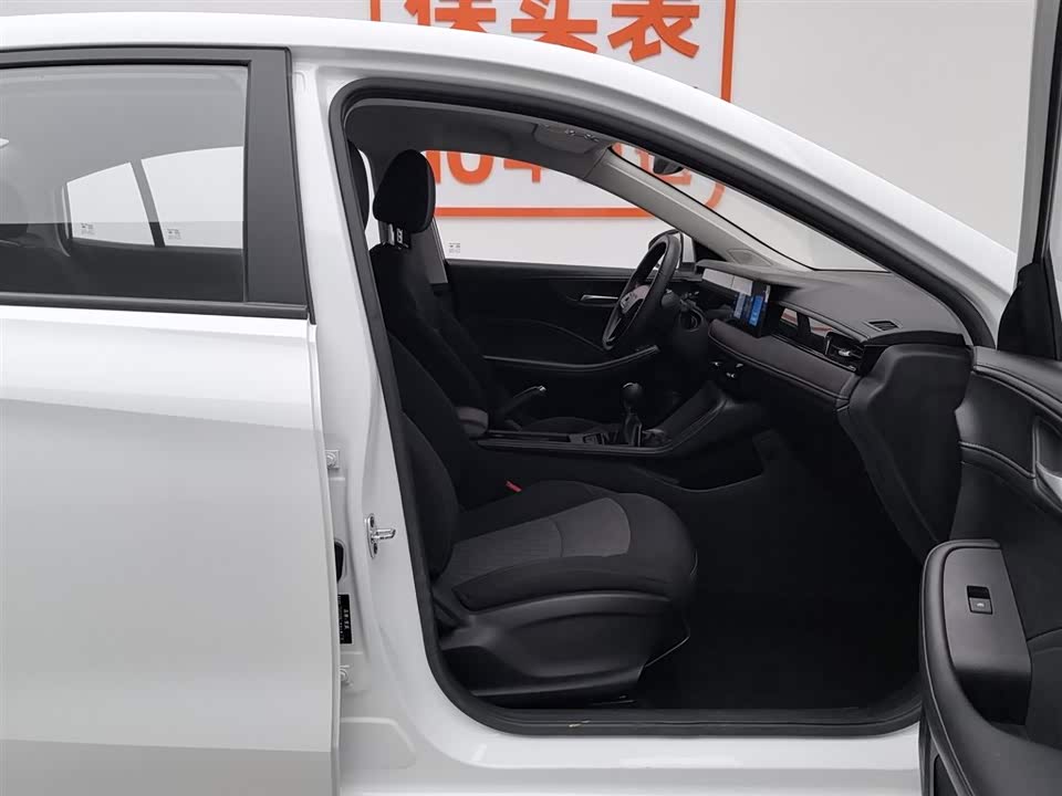 Roewe i5