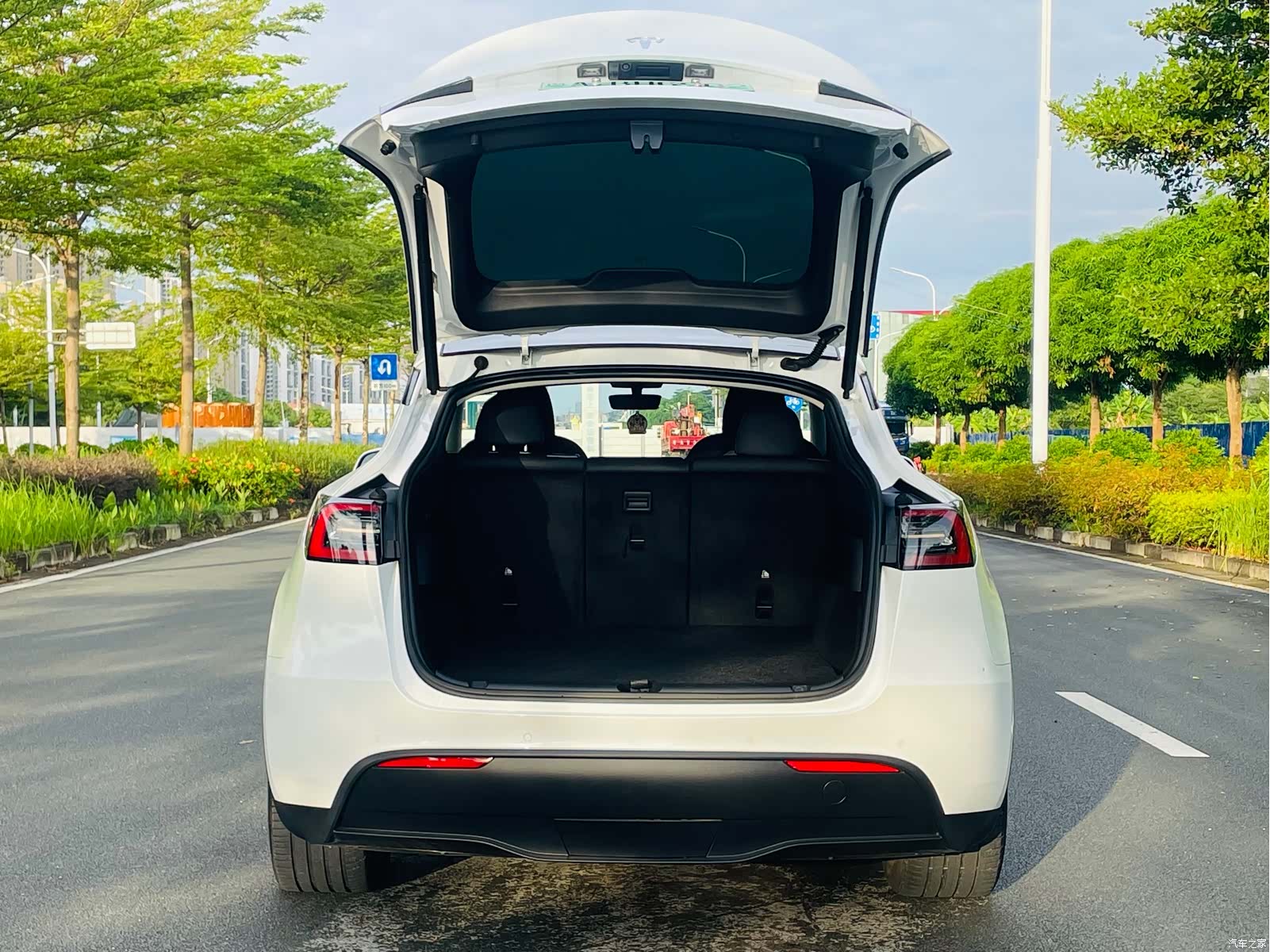 Tesla Model Y, 2023 9