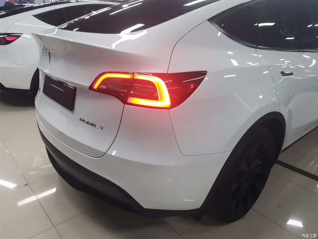 Tesla Model Y, 2024 8