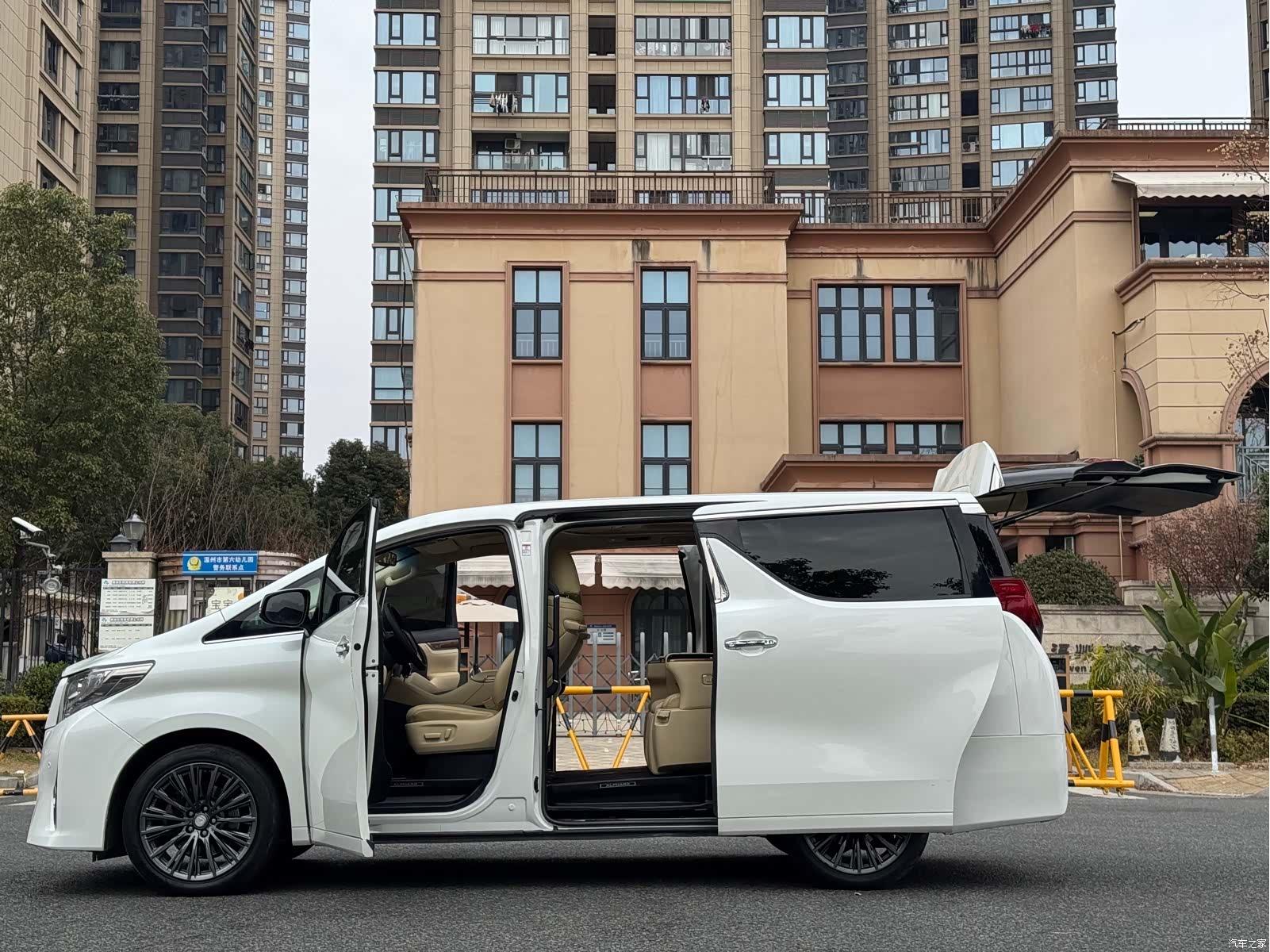 Toyota Alphard, 2017 19