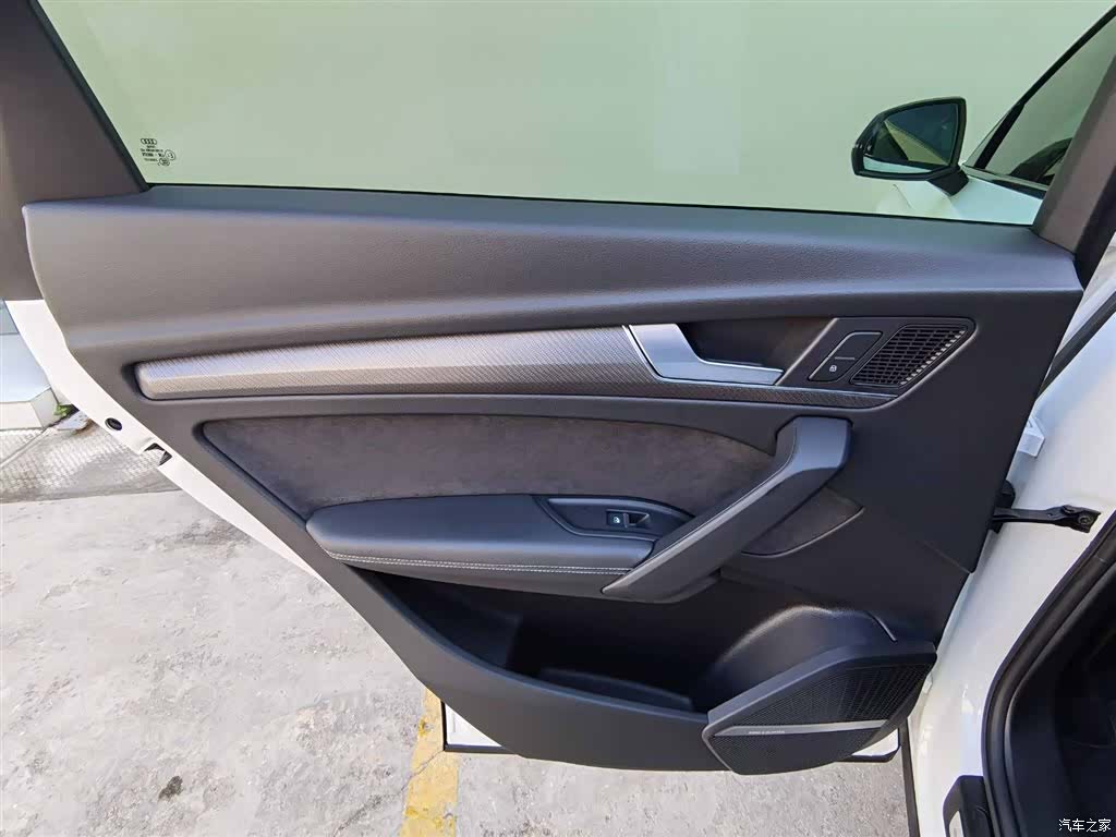 Audi Q5L, 2023 24