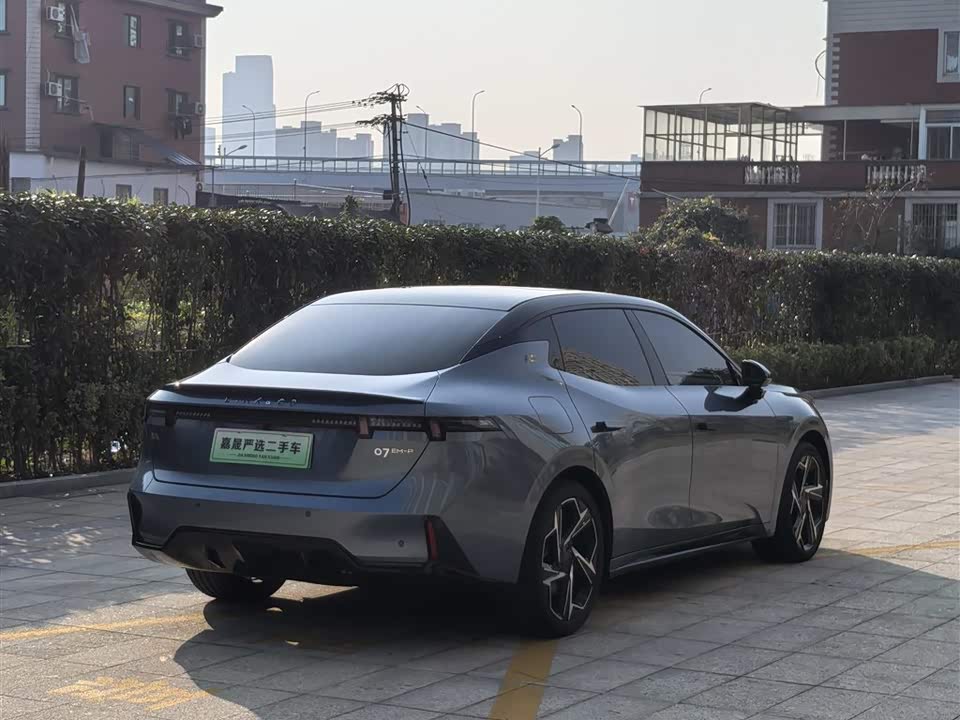 Lynk & Co 07 EM-P