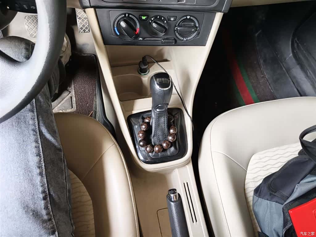 Skoda Rapid, 2014 14
