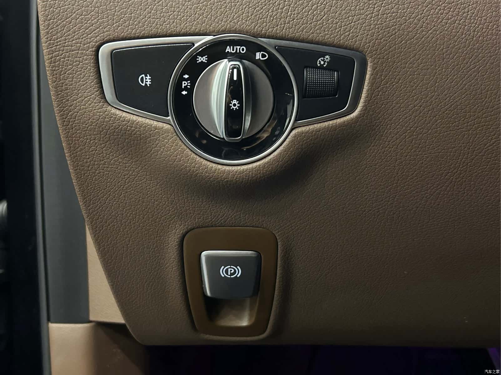 Mercedes-Benz E-Class, 2019 16