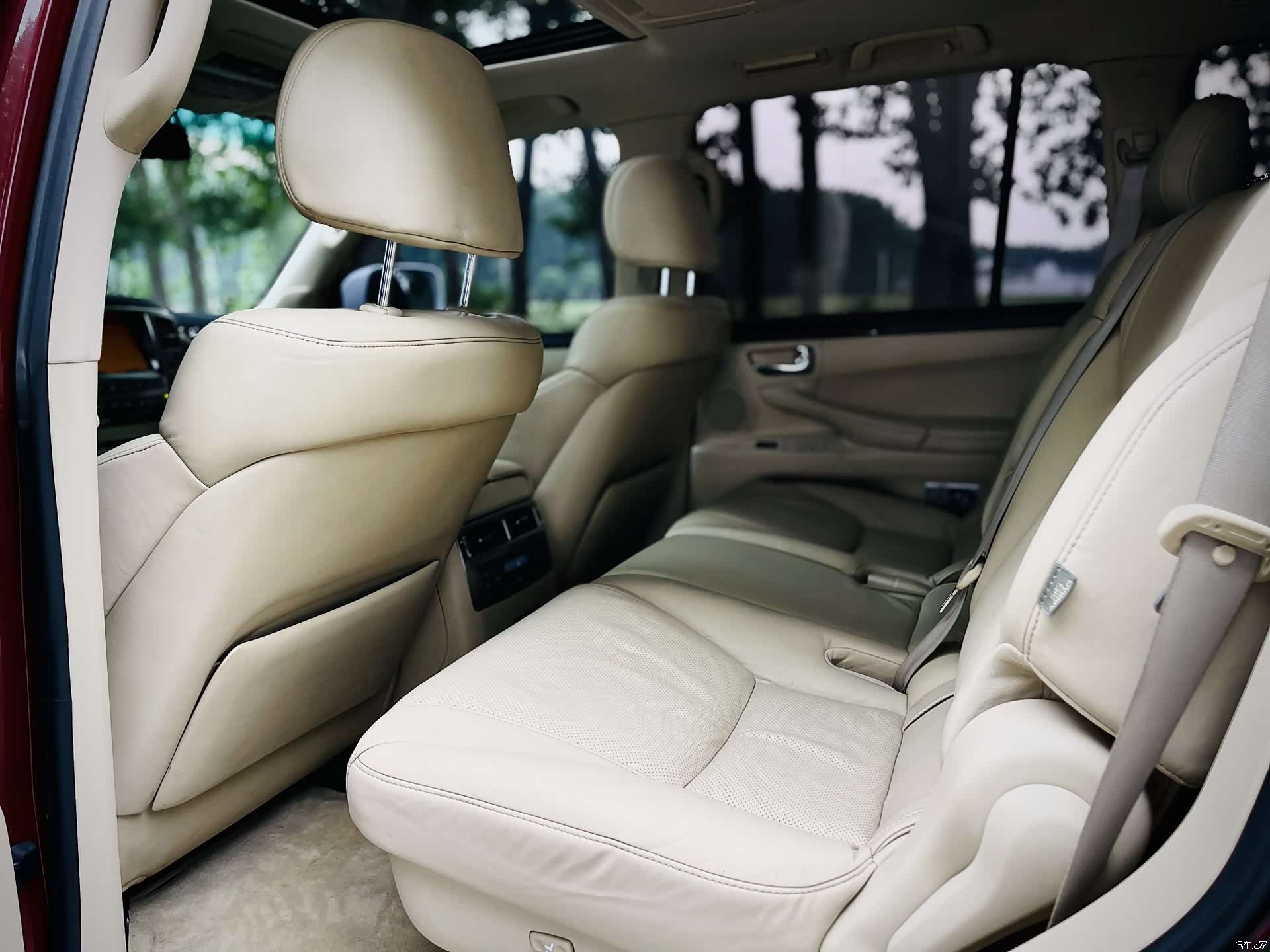 Lexus LX, 2010 15