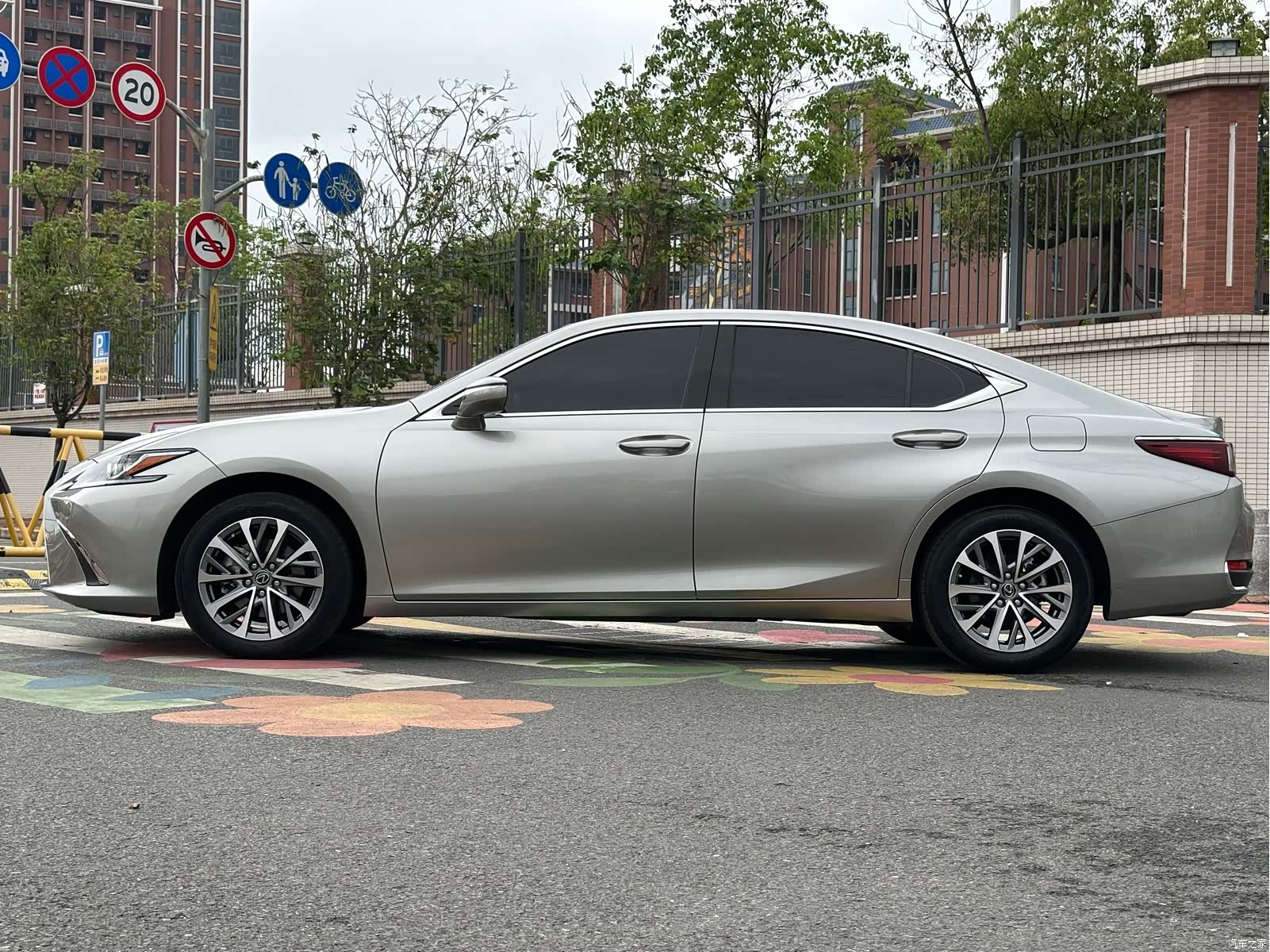 Lexus ES, 2024 16