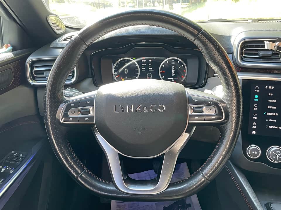 Lynk & Co 03