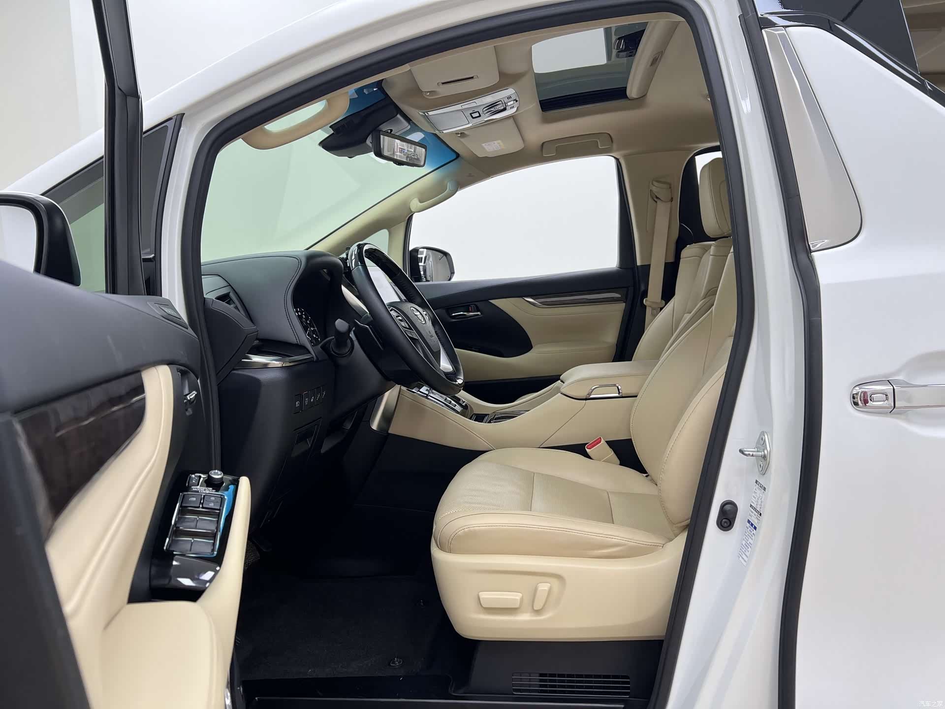 Toyota Alphard, 2022 10