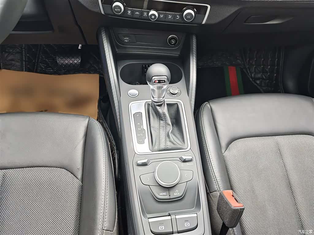 Audi Q2L, 2020 9