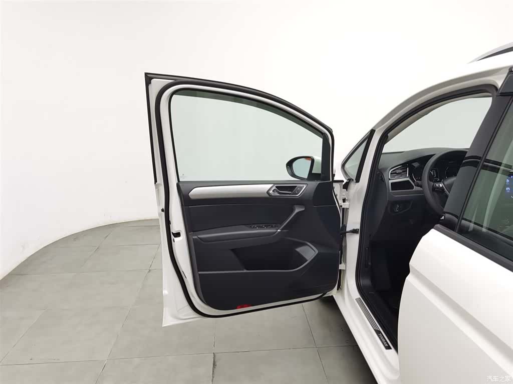 Volkswagen L, 2016 8