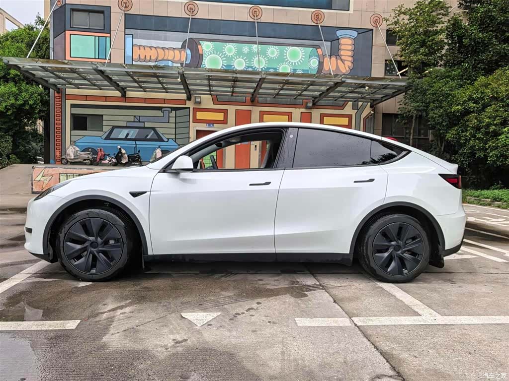Tesla Model Y, 2024 14