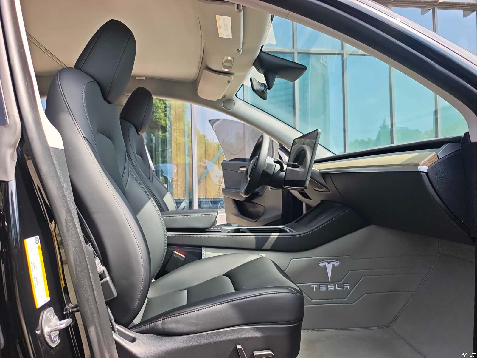 Tesla Model Y, 2023 9
