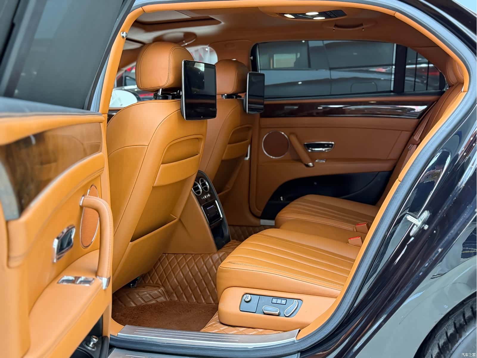Bentley Flying Spur, 2016 10