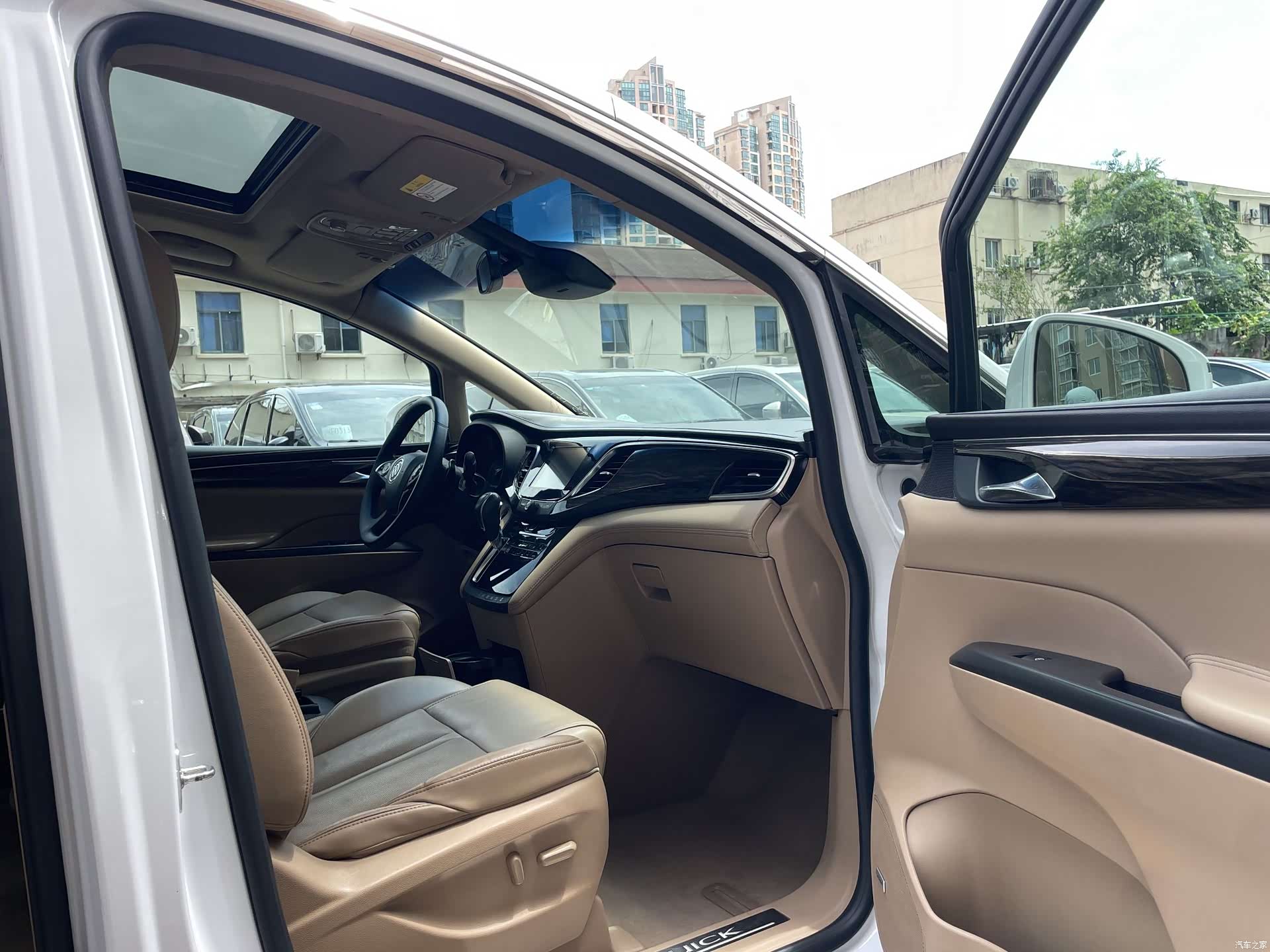 Buick GL8, 2019 4
