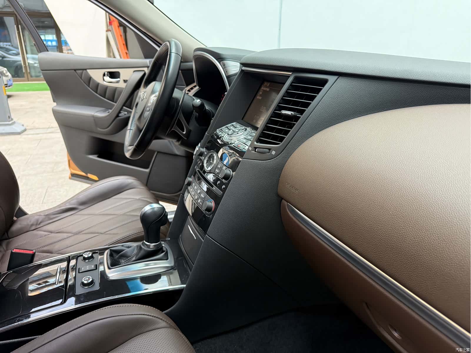 Infiniti FX35, 2011 31