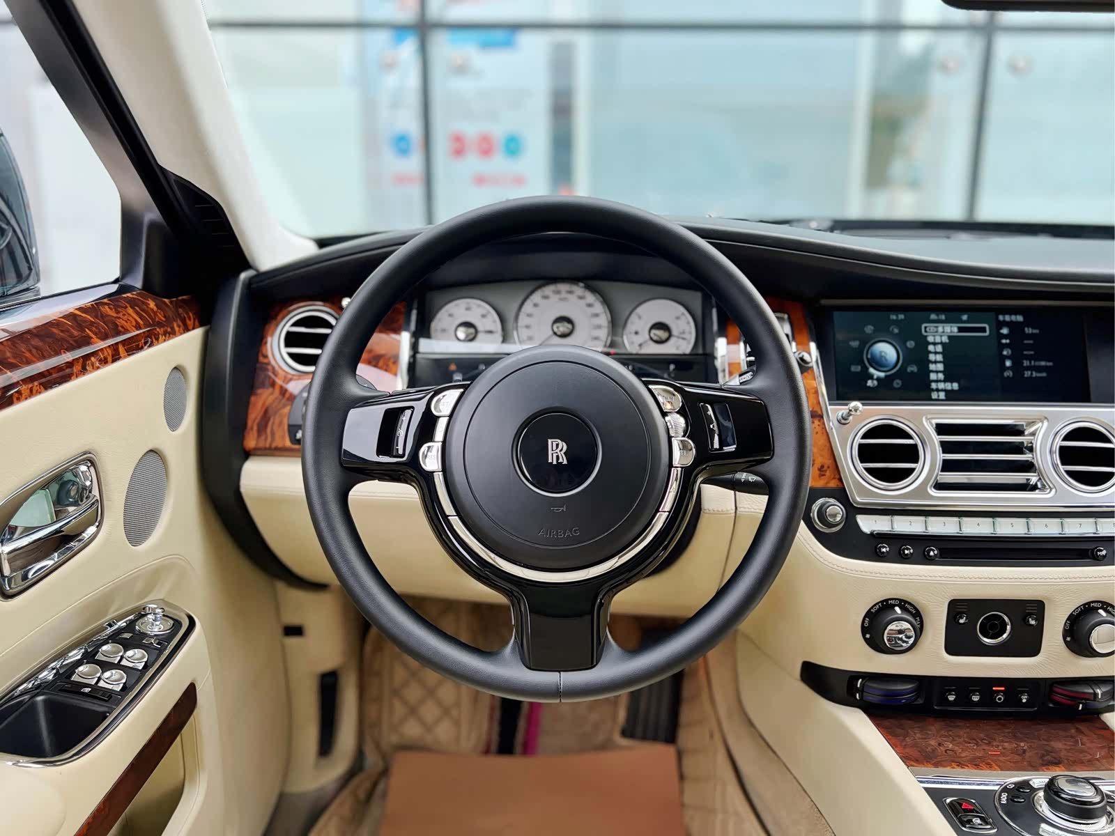 Rolls-Royce Ghost, 2011 19