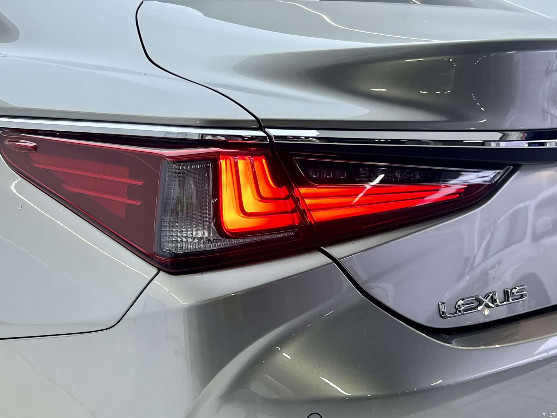 Lexus ES, 2022 22