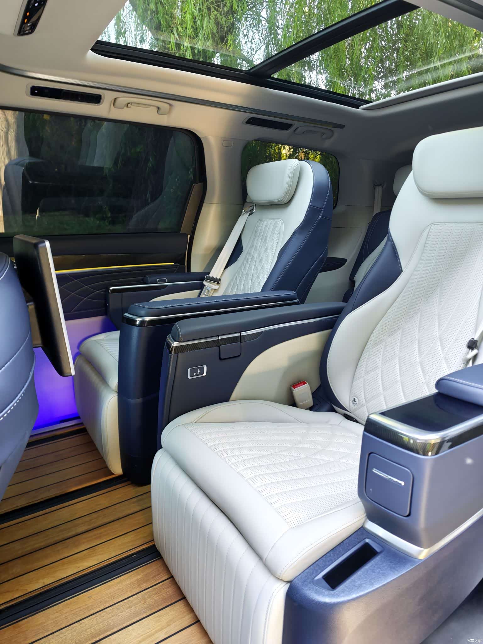 Maxus G90, 2023 28