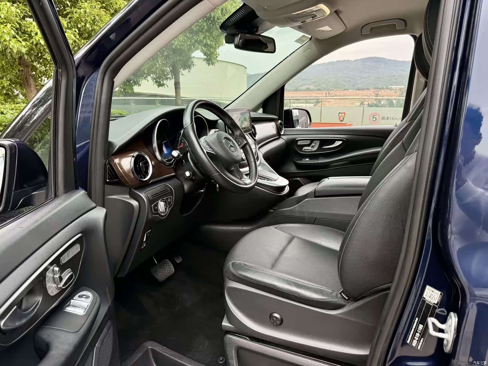 Mercedes-Benz V-Class, 2022 14