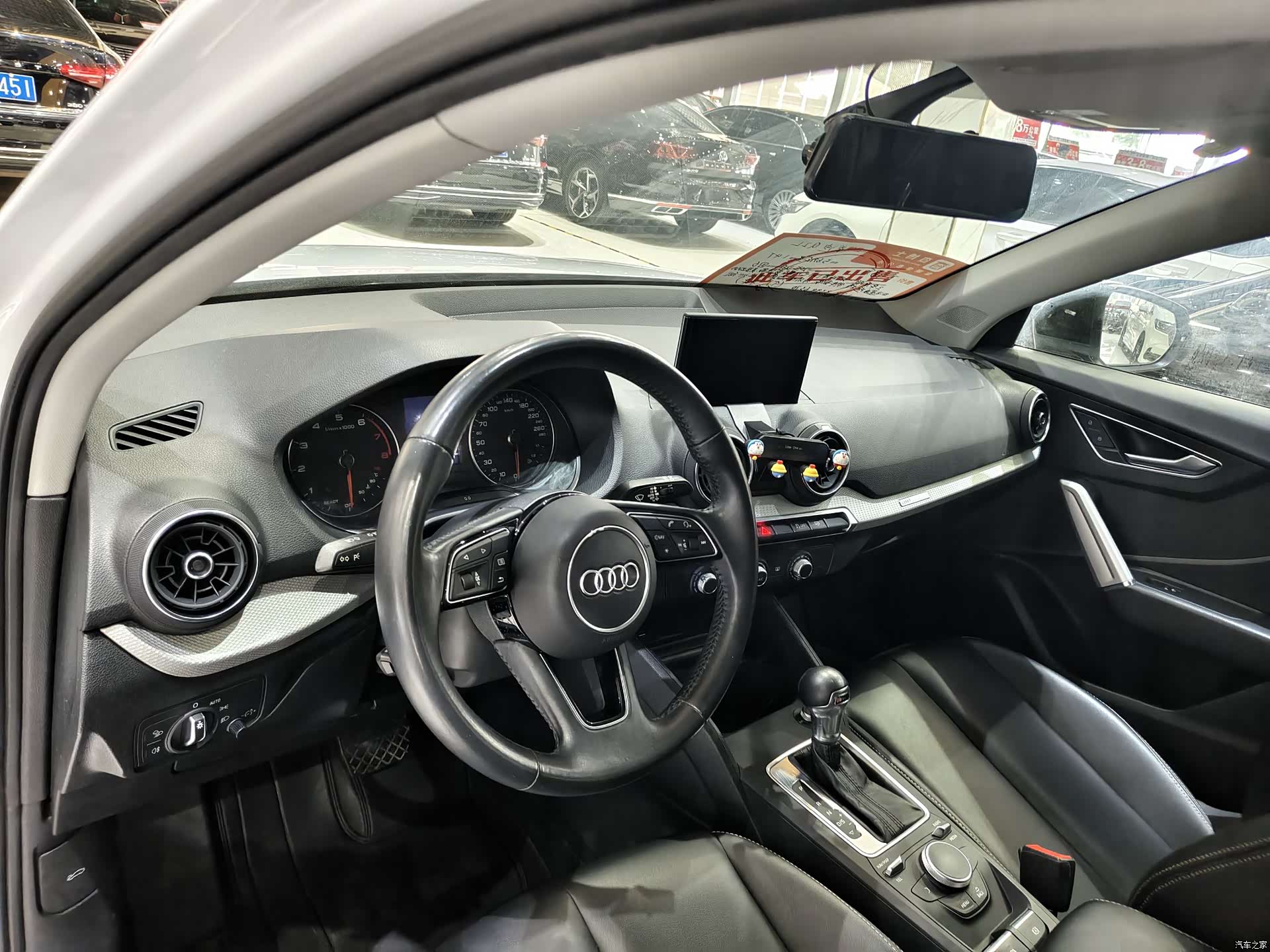 Audi Q2L, 2020 все фото