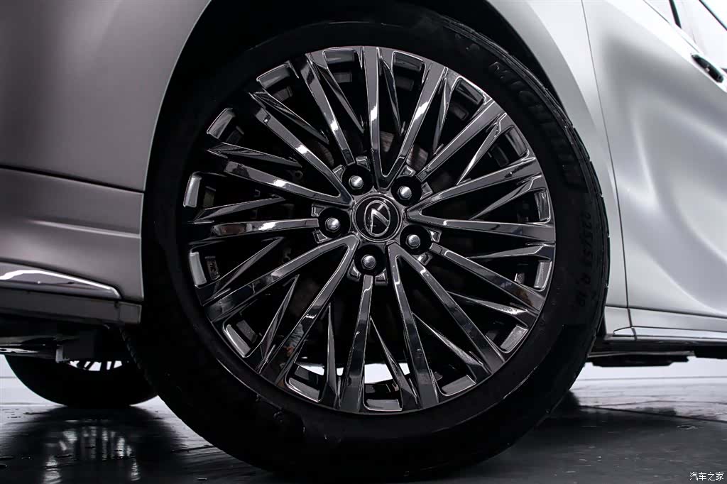 Lexus LM, 2024 16