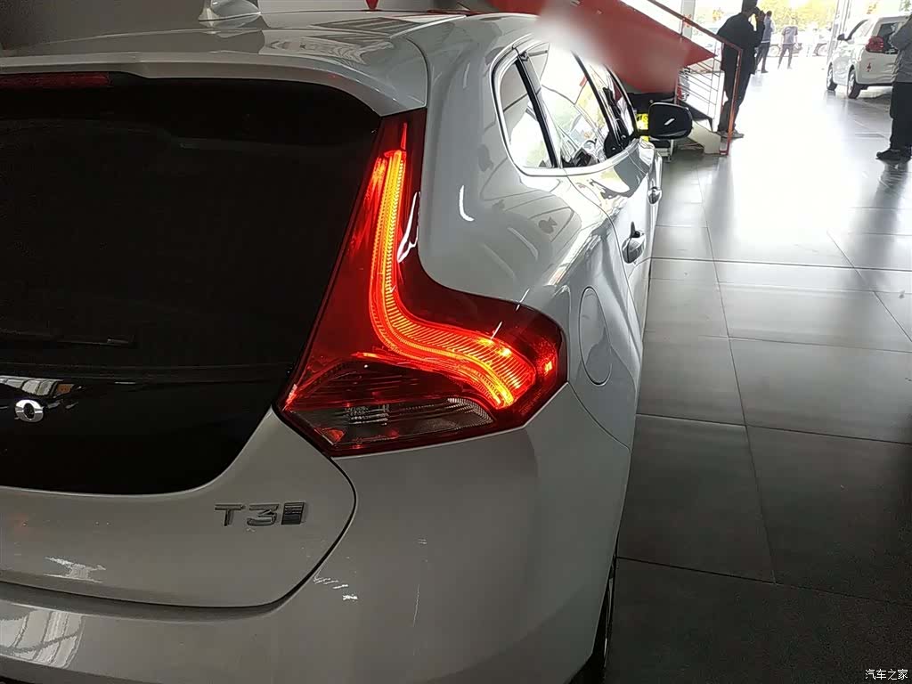 Volvo V40, 2019 8