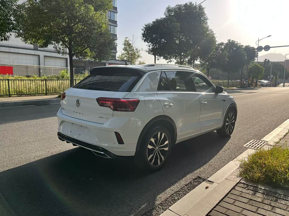 Volkswagen T-ROC exploring Songs