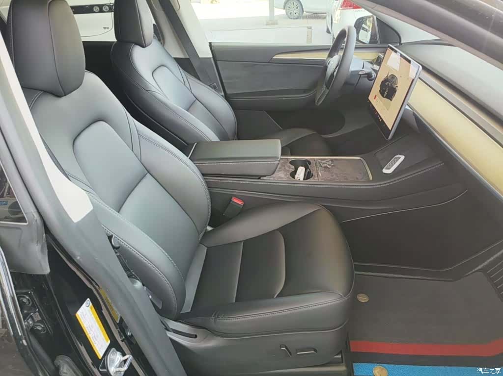 Tesla Model Y, 2023 25