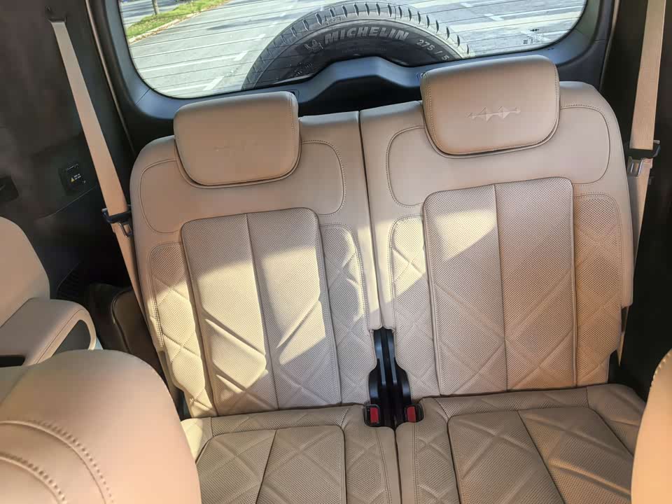 BYD Leopard 8