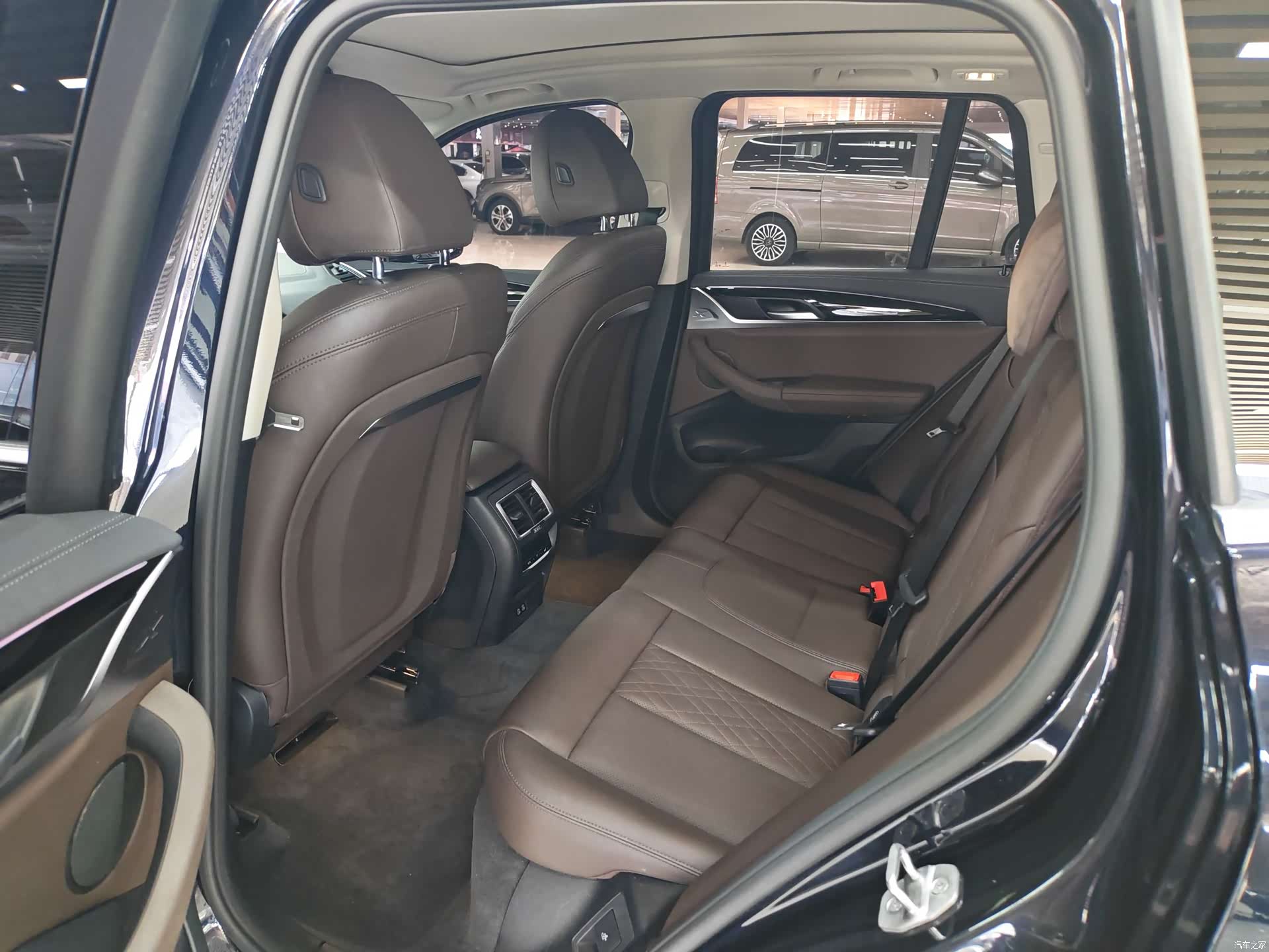 BMW iX3, 2024 8