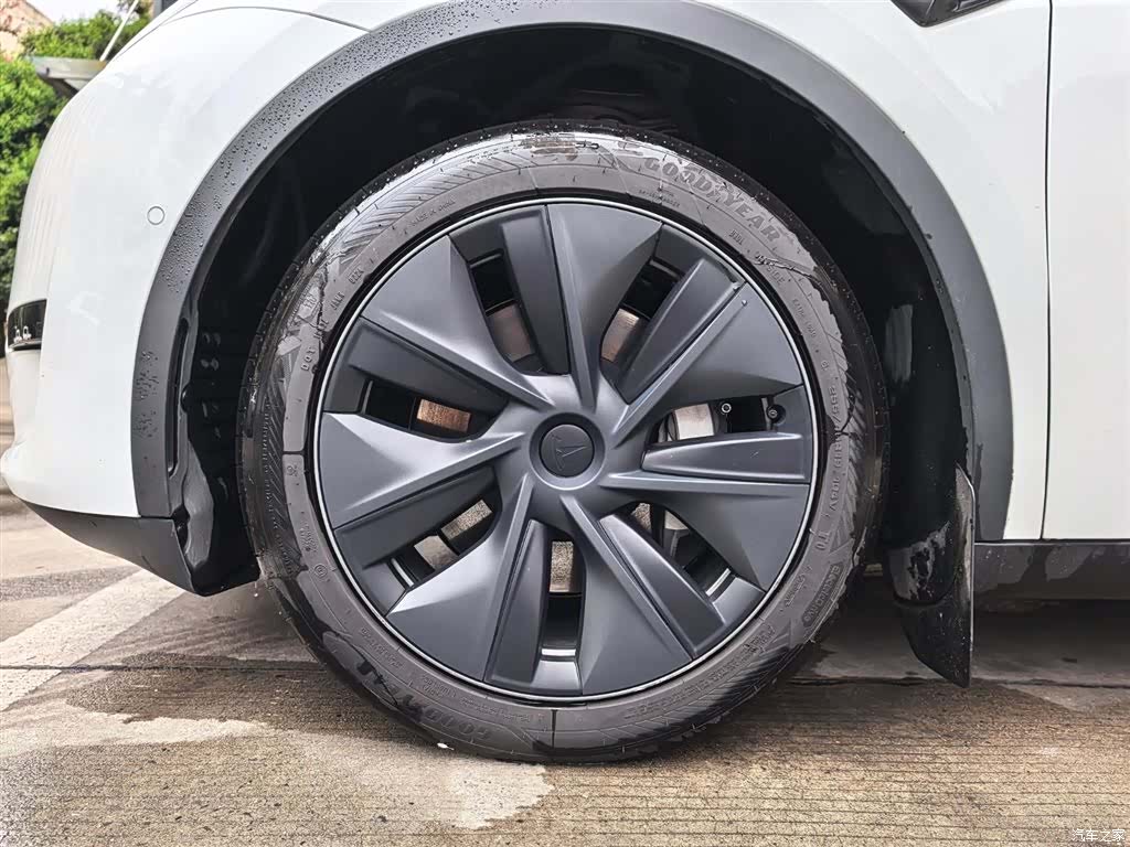 Tesla Model Y, 2024 18