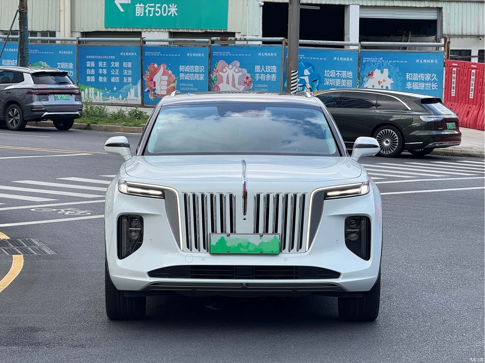 Hongqi E-HS9, 2023 2