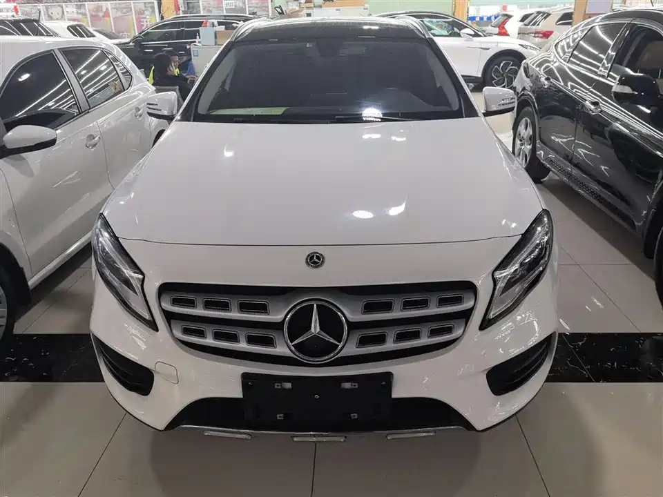 Mercedes-Benz GLA